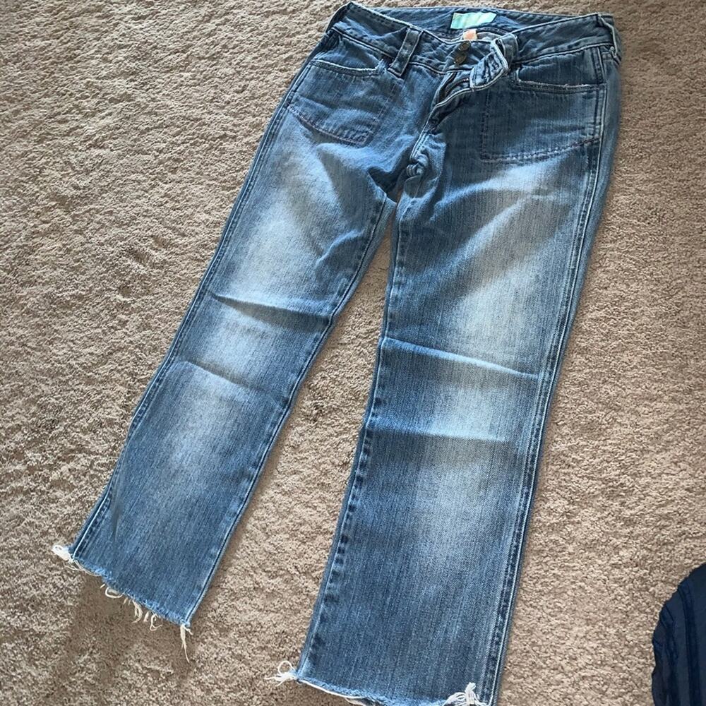 EUC Hollister distressed cropped jeans size 5